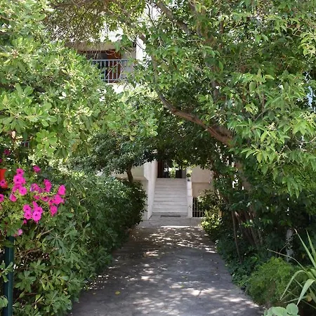 Alexander Aparthotel